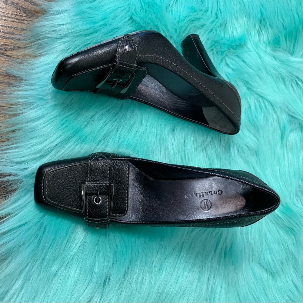 Cole Haan Black leather close toe classic heels
